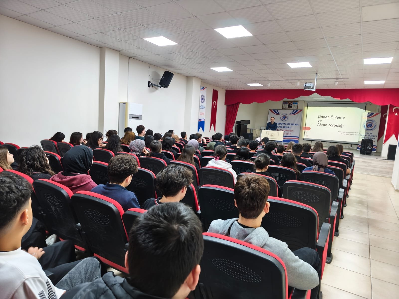 10. Sınıf Öğrencilerimize Yönelik "Şiddeti Önleme ve Akran Zorbalığı" Semineri Gerçekleştirildi